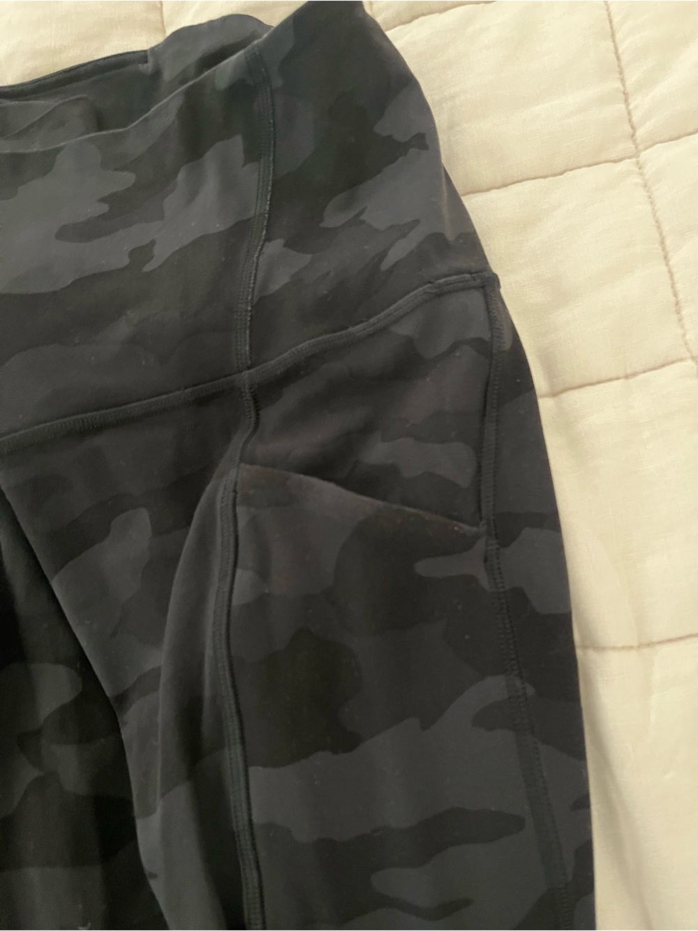 lululemon align Black Camo High-Rise Leggings pockets - Picture 5 of 10